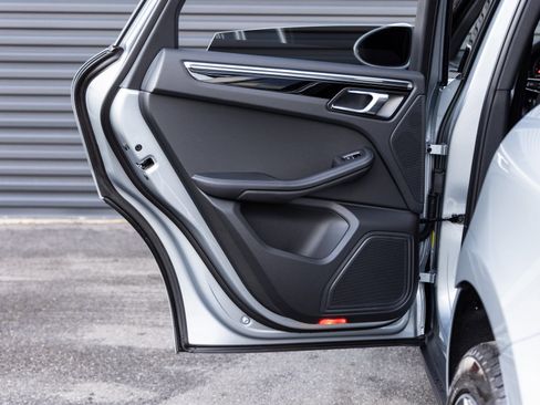Certified 2026 Porsche Macan AWD/4WD image 25