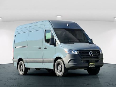 Used 2025 Mercedes-Benz Sprinter 2500 image 8
