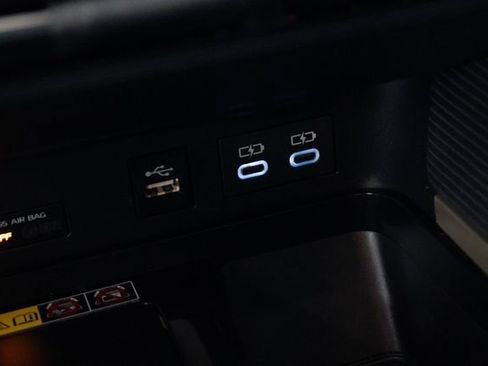 Used 2025 Toyota Camry SE FWD image 9