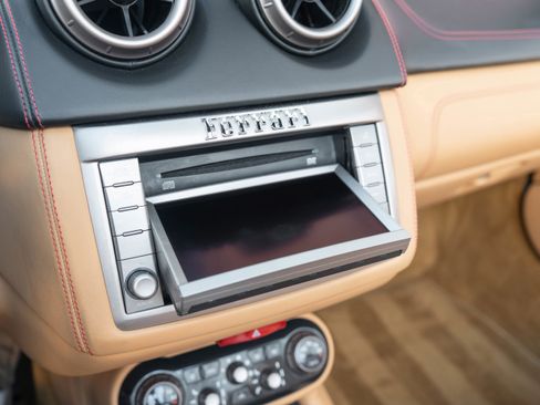 Used 2010 Ferrari California RWD image 22