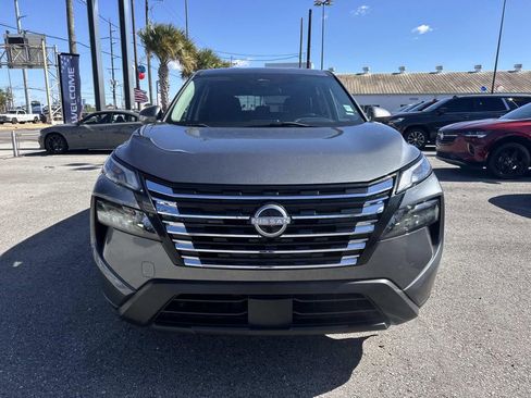 Used 2024 Nissan Rogue SV image 2