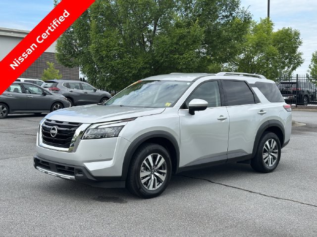 Certified 2025 Nissan Pathfinder SL FWD image 3