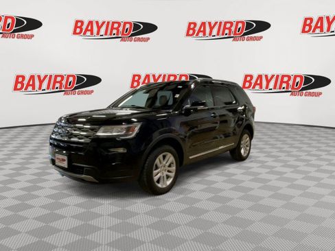 Used 2018 Ford Explorer XLT w/ Equipment Group 202A AWD/4WD image 4