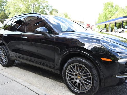 Used 2018 Porsche Cayenne Platinum Edition AWD/4WD image 33