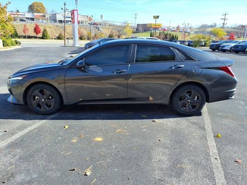 Used 2021 Hyundai Elantra SEL image 8