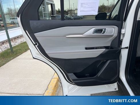 Certified 2025 Ford Explorer Active w/ Active Comfort Package image 19