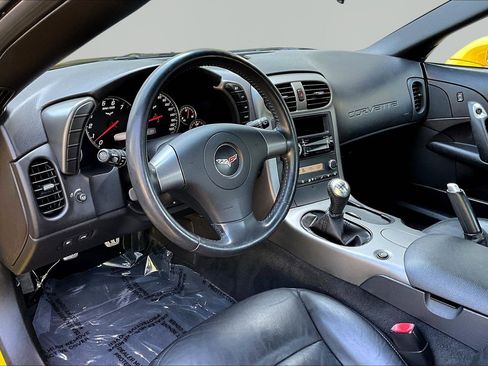 Used 2007 Chevrolet Corvette Coupe w/ Performance Package RWD image 13