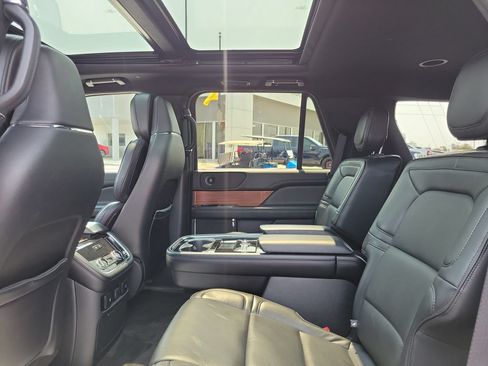 Used 2019 Lincoln Navigator Reserve AWD/4WD image 14