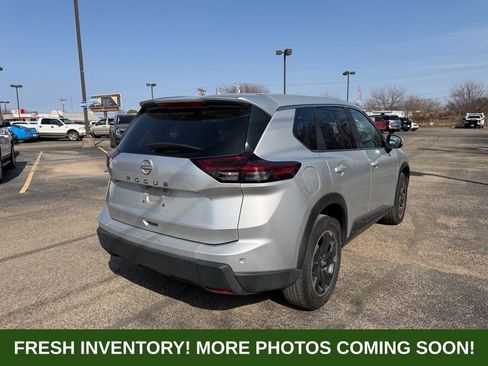 Used 2025 Nissan Rogue SV image 5