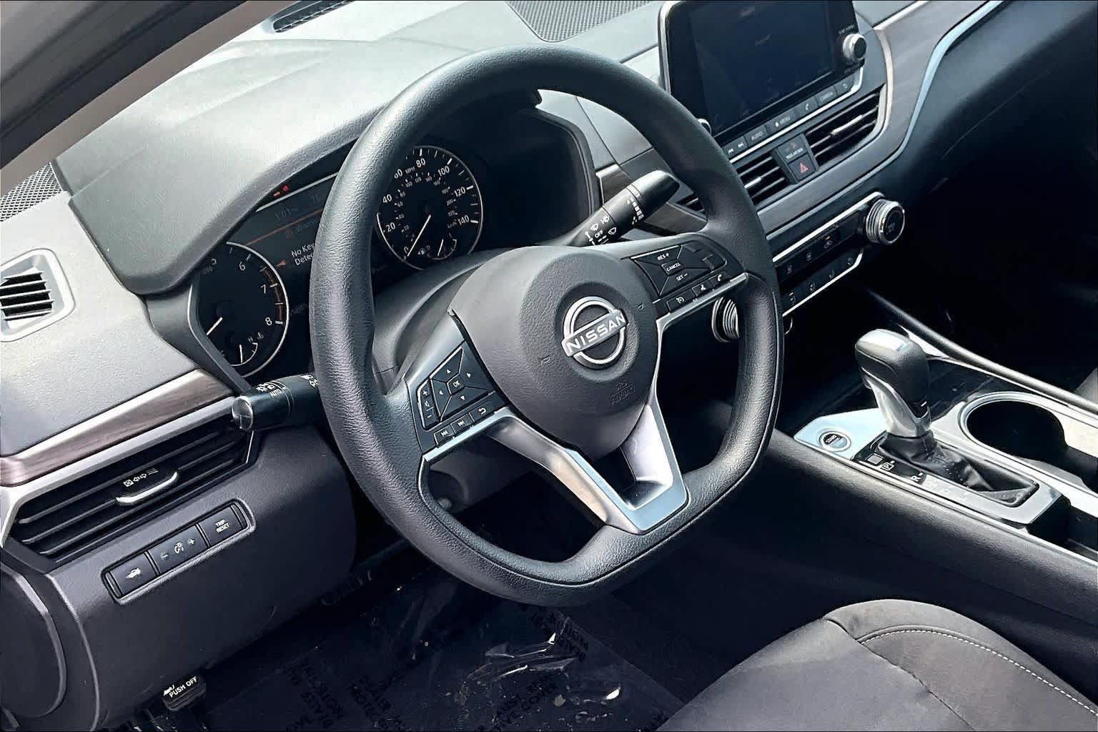 Used 2024 Nissan Altima 2.5 SV FWD image 18