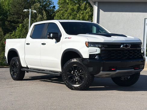 Used 2022 Chevrolet Silverado 1500 ZR2 w/ Technology Package AWD/4WD image 2