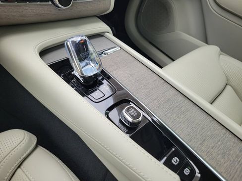 Used 2025 Volvo XC90 B6 Ultra w/ Protection Package image 33