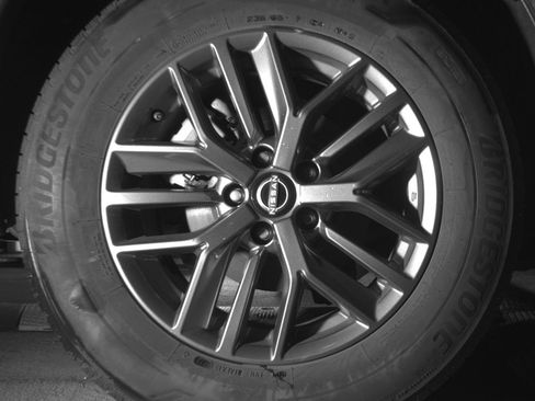 Used 2023 Nissan Rogue S image 15