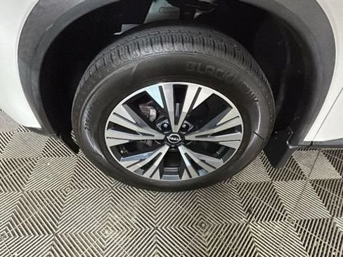 Used 2023 Nissan Rogue SV AWD/4WD image 9
