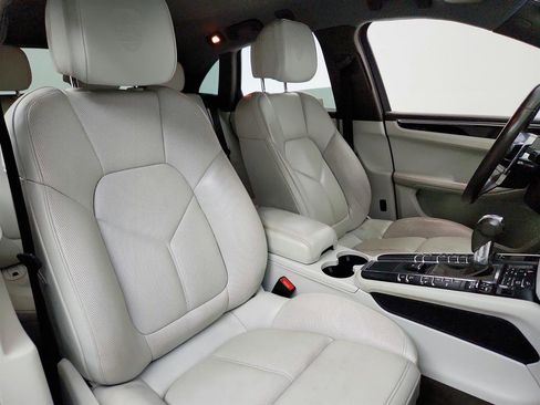 Used 2016 Porsche Macan S image 26