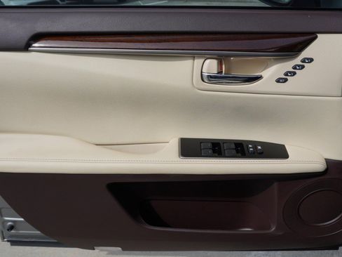 Used 2017 Lexus ES 350 w/ Luxury Package image 23