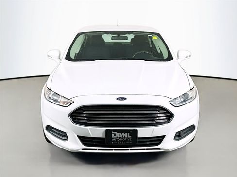 Used 2015 Ford Fusion SE FWD image 3