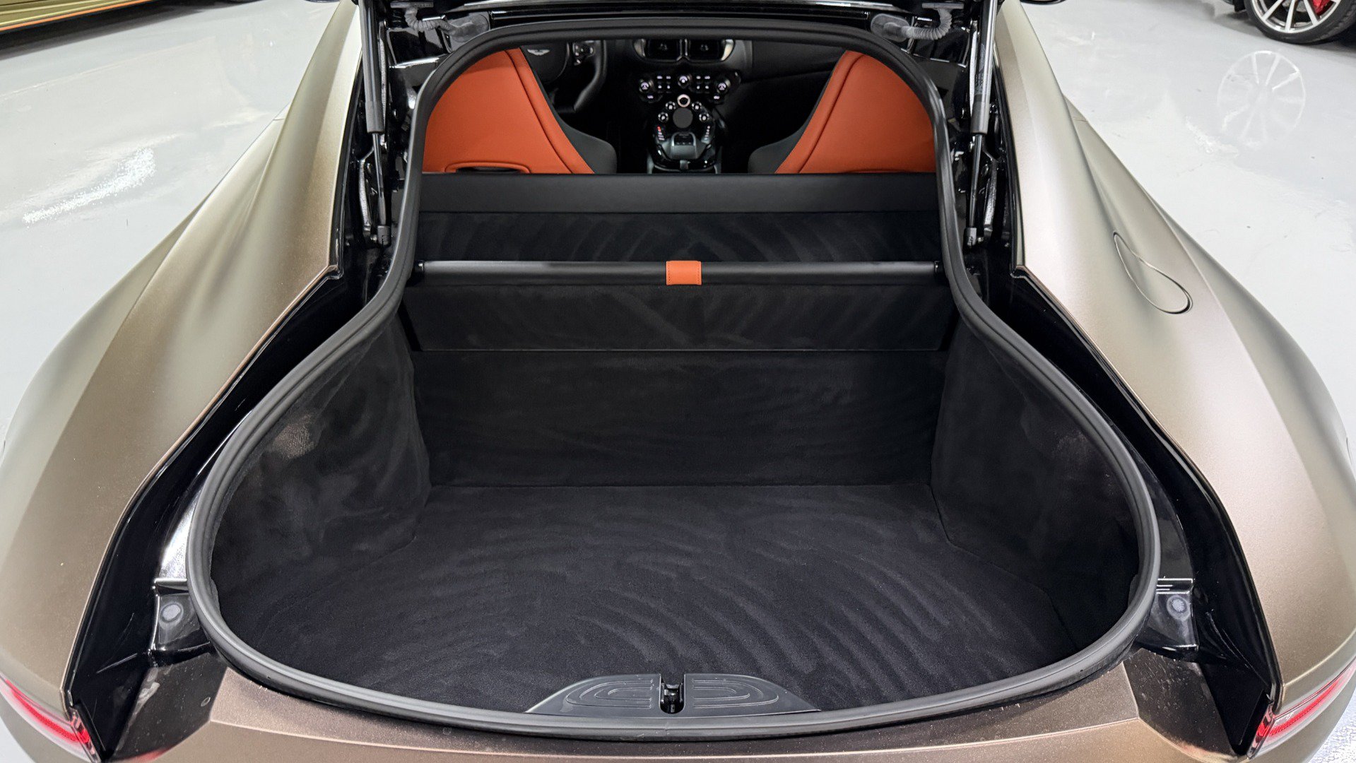 Used 2021 Aston Martin V8 Vantage Coupe RWD image 49