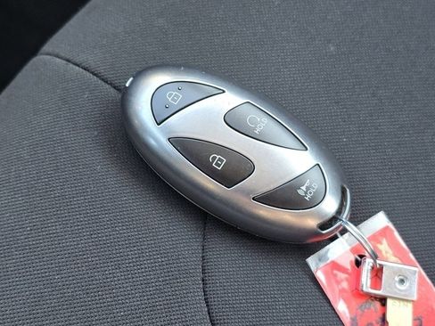 Used 2025 Hyundai Elantra Blue image 33