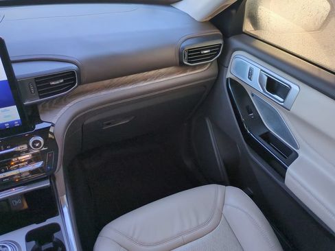 Used 2022 Ford Explorer Platinum w/ Equipment Group 601A AWD/4WD image 17