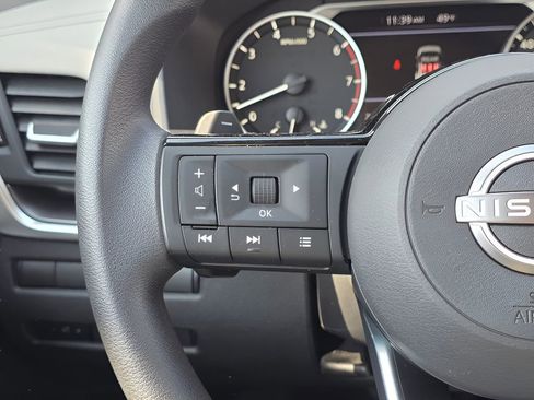 Used 2023 Nissan Rogue SV image 19