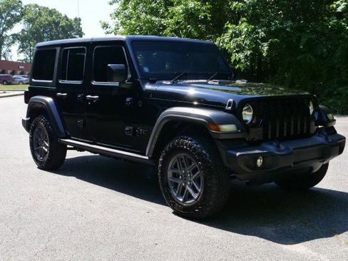Used 2024 Jeep Wrangler Unlimited Sport w/ Convenience Group AWD/4WD image 4