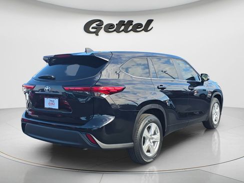 Used 2023 Toyota Highlander L FWD image 5