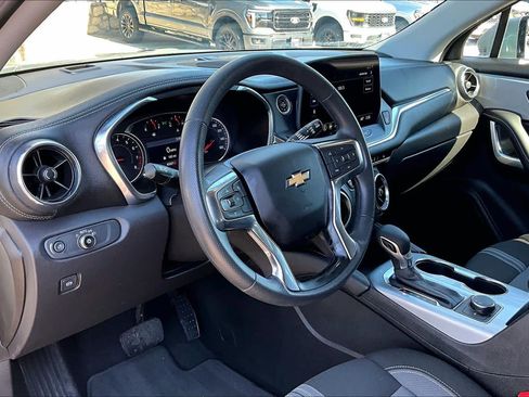 Used 2025 Chevrolet Blazer LT image 17