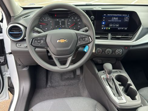 New 2026 Chevrolet Trax LS w/ LS Convenience Package FWD image 11