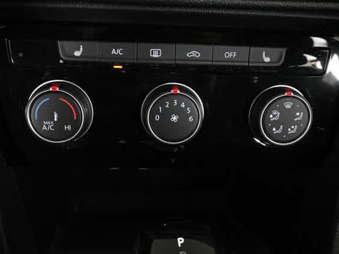 Used 2023 Volkswagen Taos SE w/ Panoramic Sunroof Package FWD image 24