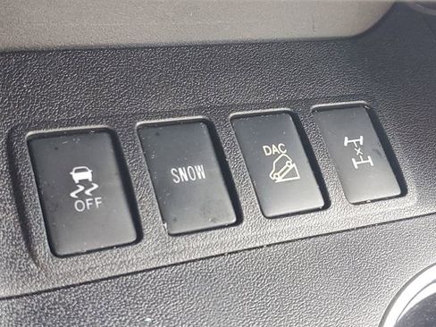 Used 2017 Toyota Highlander LE AWD/4WD image 29