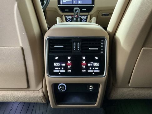 Used 2019 Porsche Cayenne AWD/4WD image 26