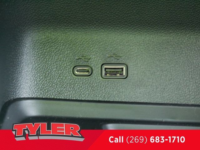 New 2026 Chevrolet Traverse LT w/ Driver Confidence Package AWD/4WD image 32