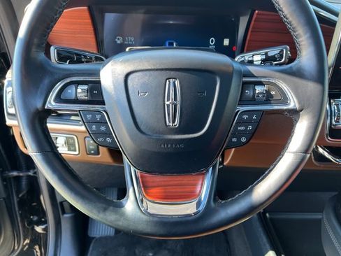 Used 2024 Lincoln Navigator Reserve image 19