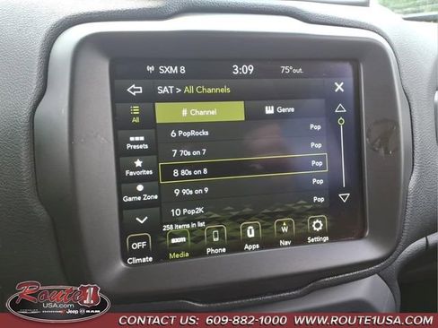 Used 2023 Jeep Renegade Latitude AWD/4WD image 32