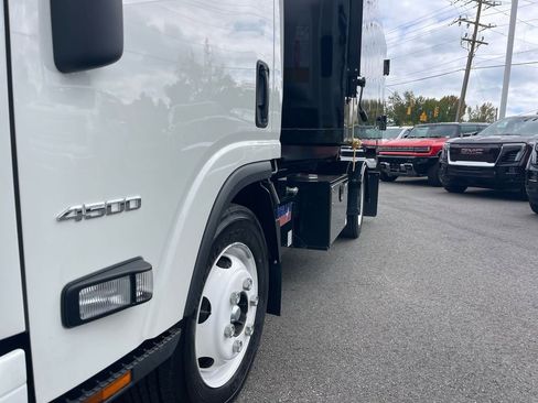 Used 2024 Chevrolet Low Cab Forward RWD image 25