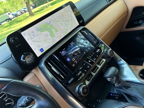 Used 2023 Lexus LX 600 4WD w/ Accessory Package (Z1) image 15