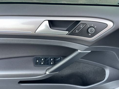 Used 2016 Volkswagen e-Golf SEL Premium image 13