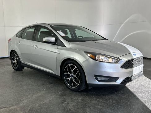 Used 2018 Ford Focus SEL w/ Cold Weather Package image 2