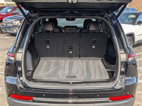 Certified 2024 Jeep Grand Cherokee Altitude image 28