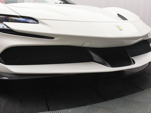 Used 2022 Ferrari SF90 Spider image 25