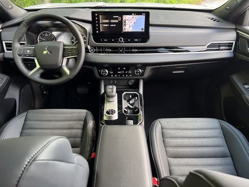 New 2026 Mitsubishi Outlander LE AWD/4WD image 31