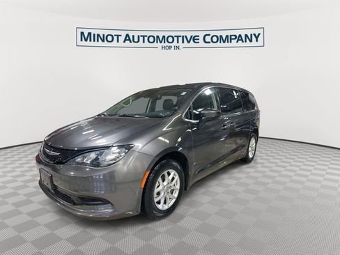 Used 2023 Chrysler Voyager LX image 4