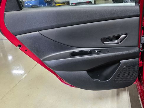 Certified 2025 Hyundai Elantra Limited image 13