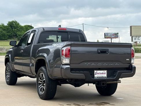Used 2022 Toyota Tacoma TRD Sport w/ TRD Premium Sport Package AWD/4WD image 6