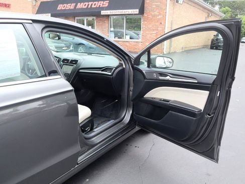 Used 2018 Ford Fusion Titanium AWD/4WD image 10