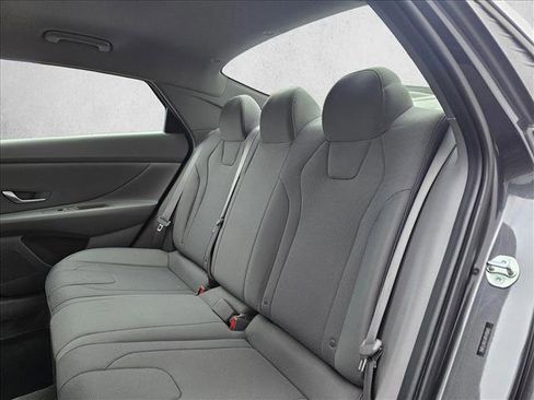 Used 2023 Hyundai Elantra SE w/ Cargo Package image 16