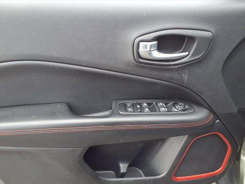 Used 2018 Jeep Compass Trailhawk w/ Cold Weather Group AWD/4WD image 6