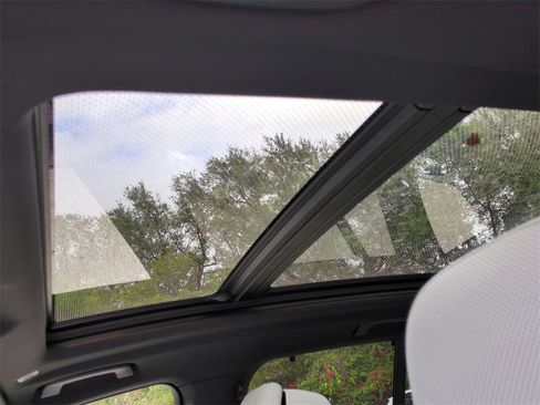 New 2026 BMW X5 xDrive50e w/ Executive Package image 18