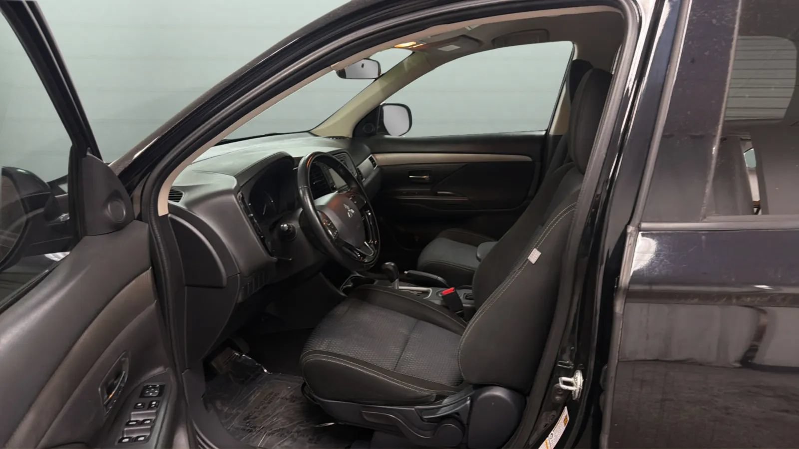 Used 2016 Mitsubishi Outlander SE FWD image 21